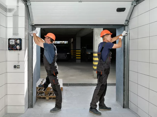 Who should I hire for an emergency garage door repair service?