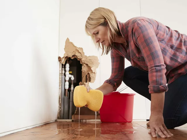 Does house insurance cover water pipe leaks?